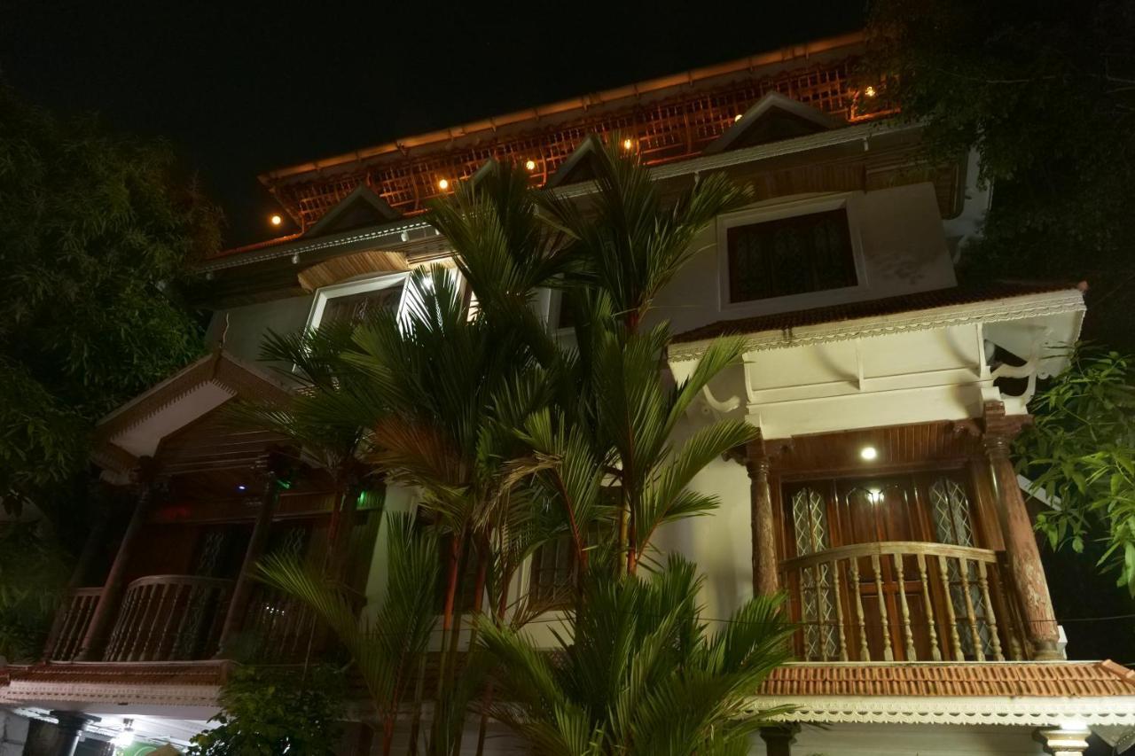Hotel White Rose Kochi Eksteriør billede