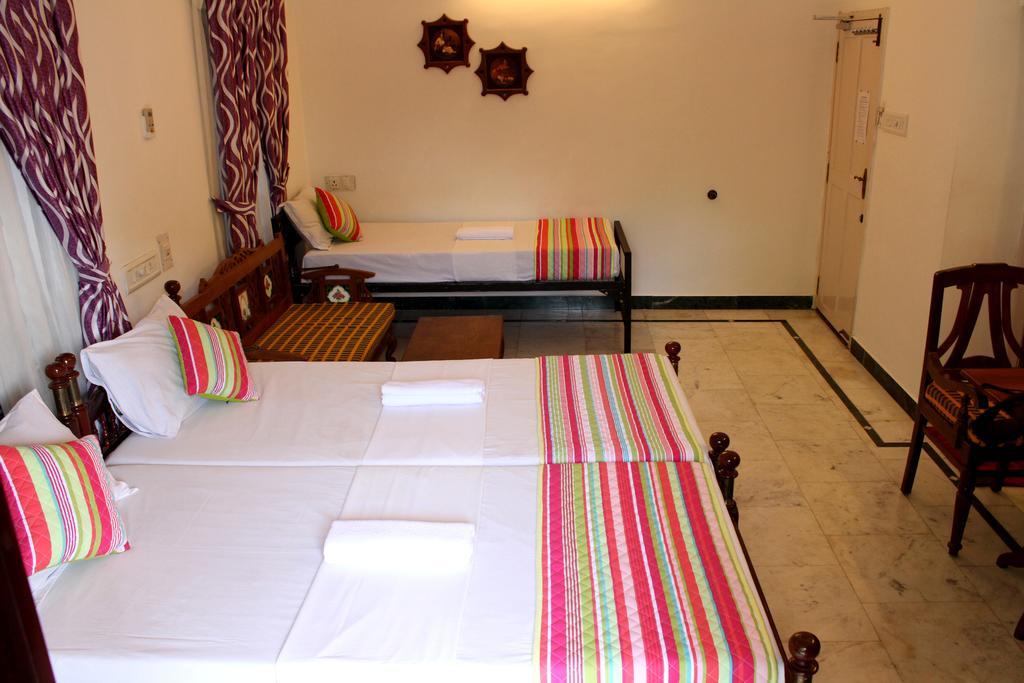 Hotel White Rose Kochi Eksteriør billede