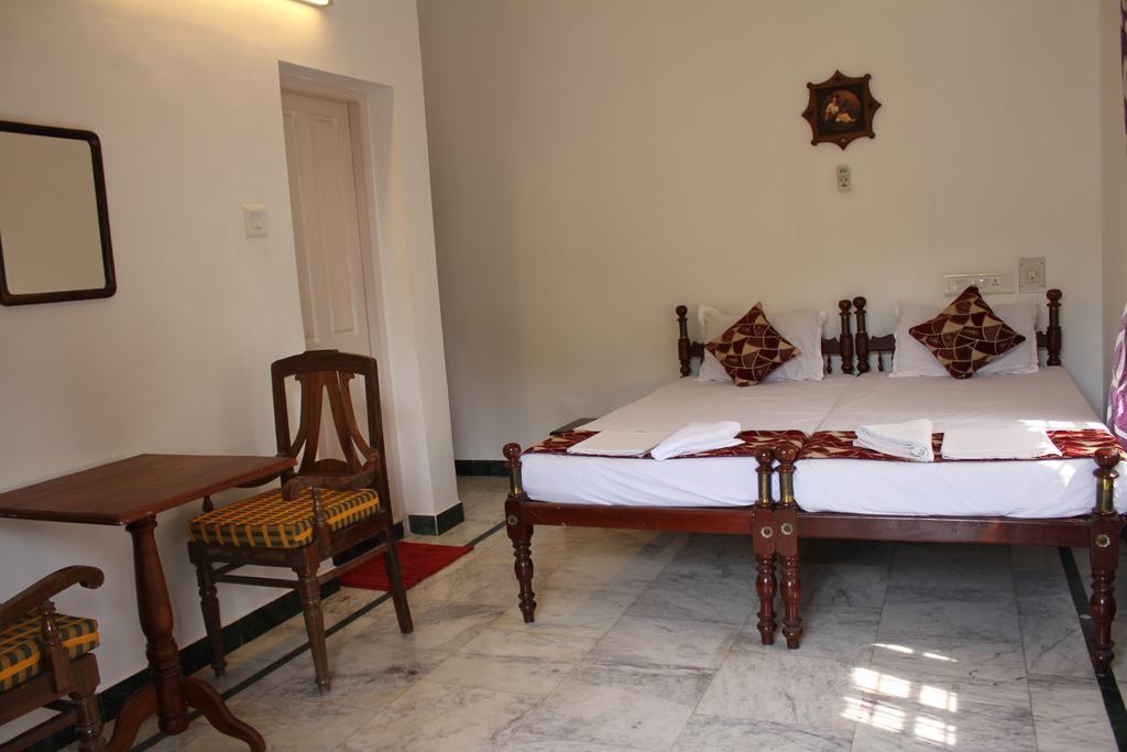 Hotel White Rose Kochi Eksteriør billede