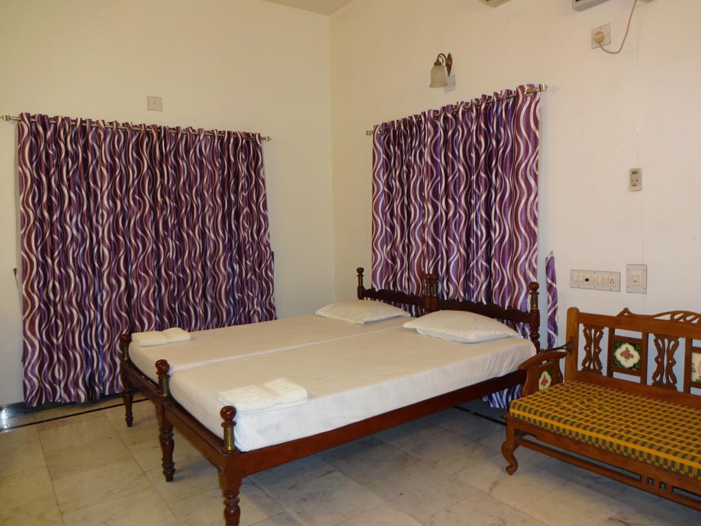 Hotel White Rose Kochi Eksteriør billede