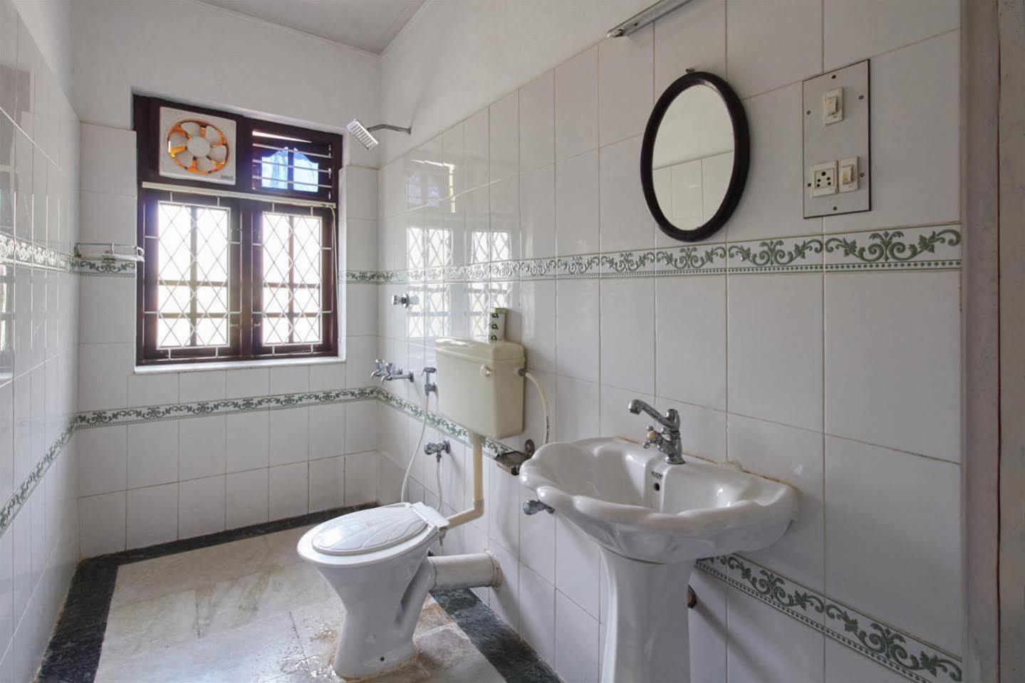 Hotel White Rose Kochi Eksteriør billede