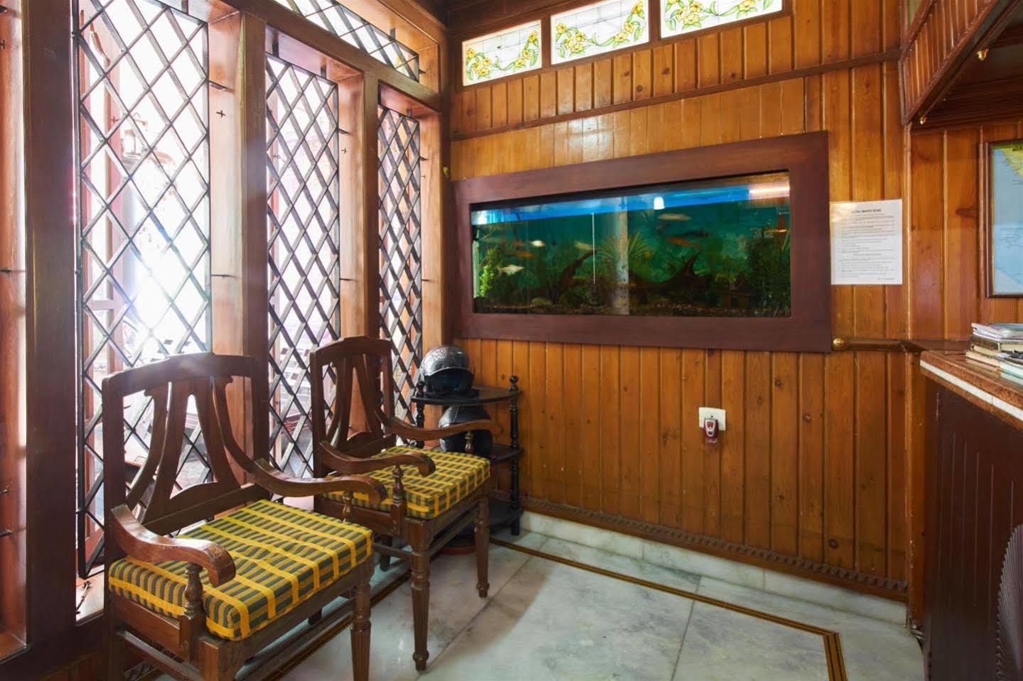 Hotel White Rose Kochi Eksteriør billede