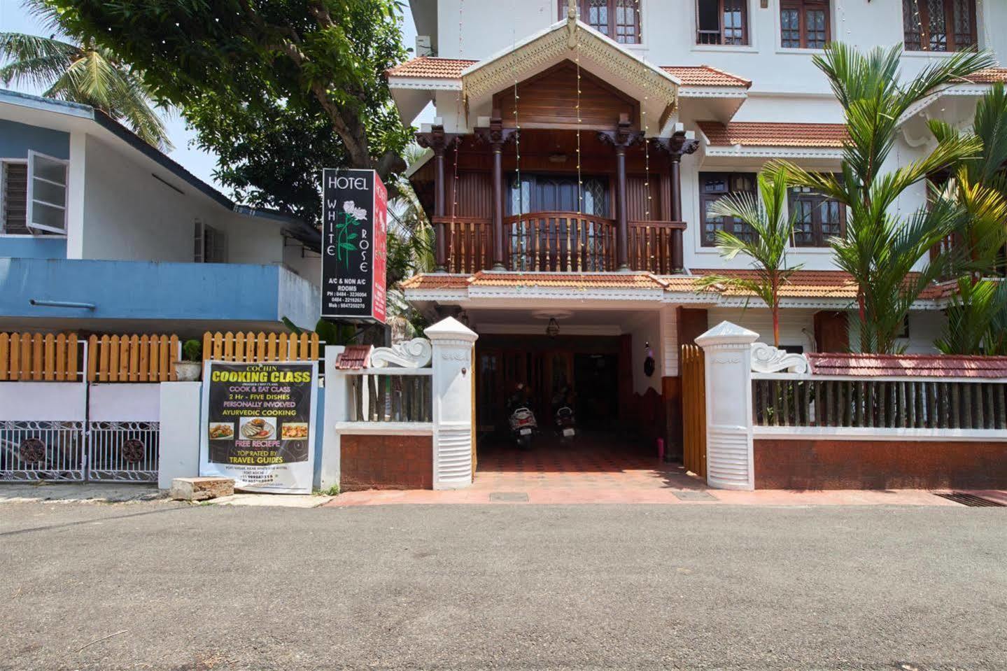 Hotel White Rose Kochi Eksteriør billede